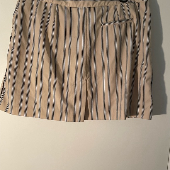 Ladies Bundle of Izod Golf Skirts - Picture 9 of 10